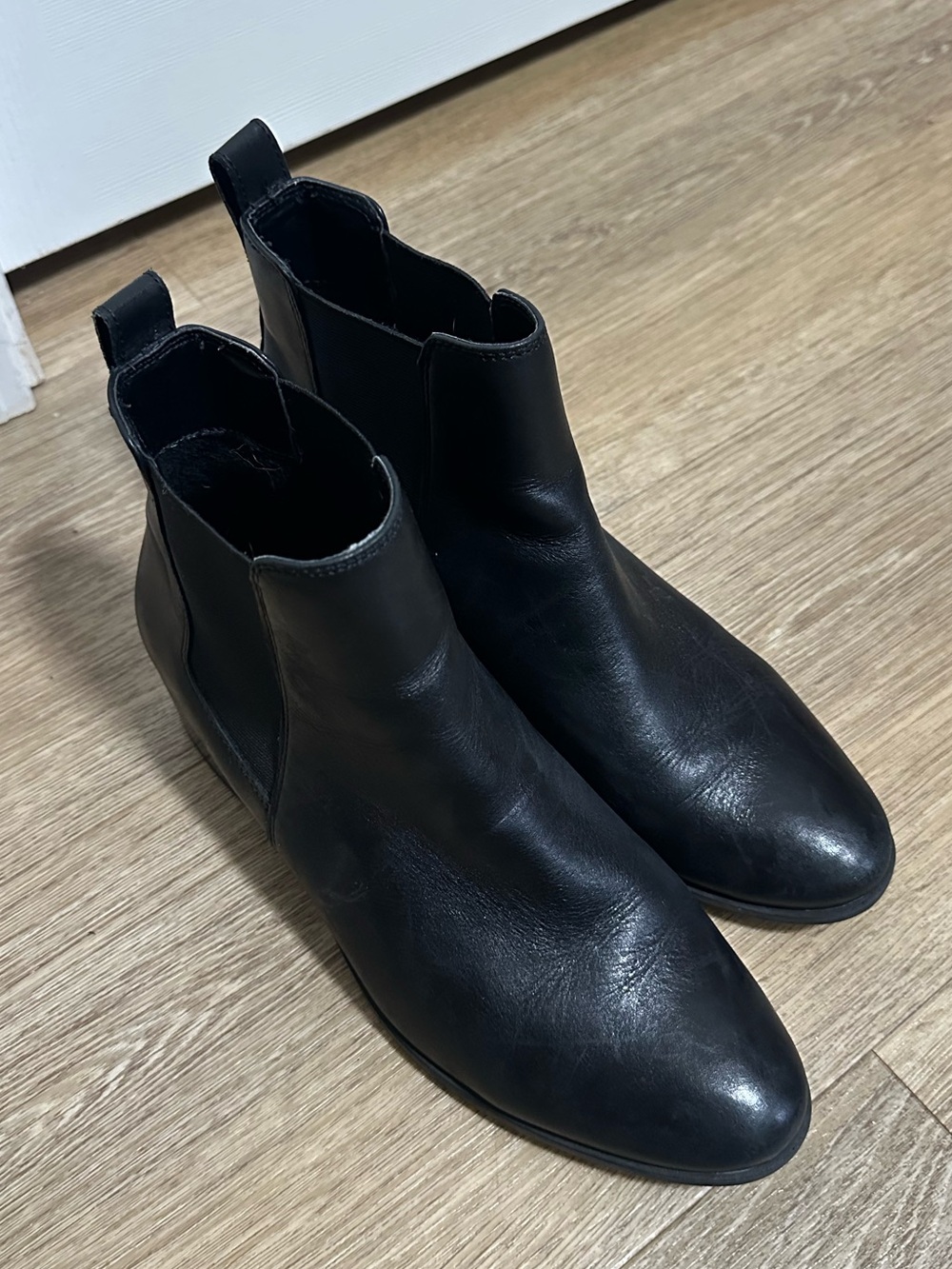 Steve Madden Dover Black Leather Chelsea Ankle Boots Womenโs 8.5